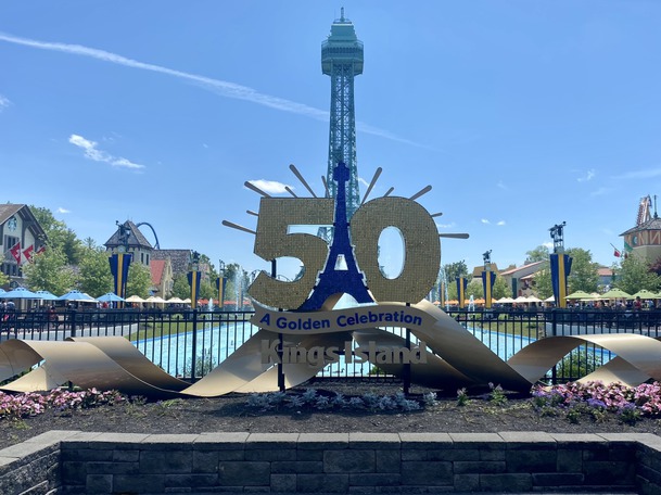 The best front gate photo spot at Kings Island.