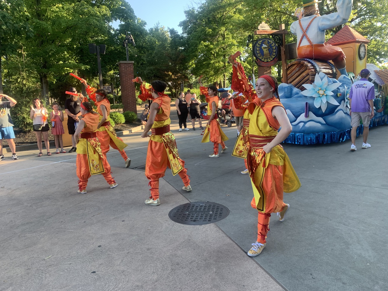 These
      dancers dance in the style of Thailand.