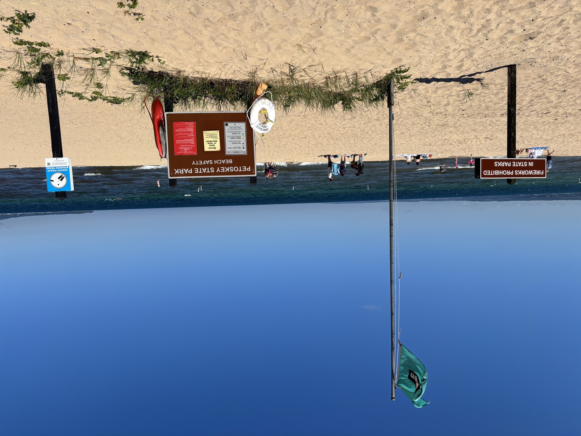 There is
      a flag right behind the beach house to indicate swimming
      conditions.