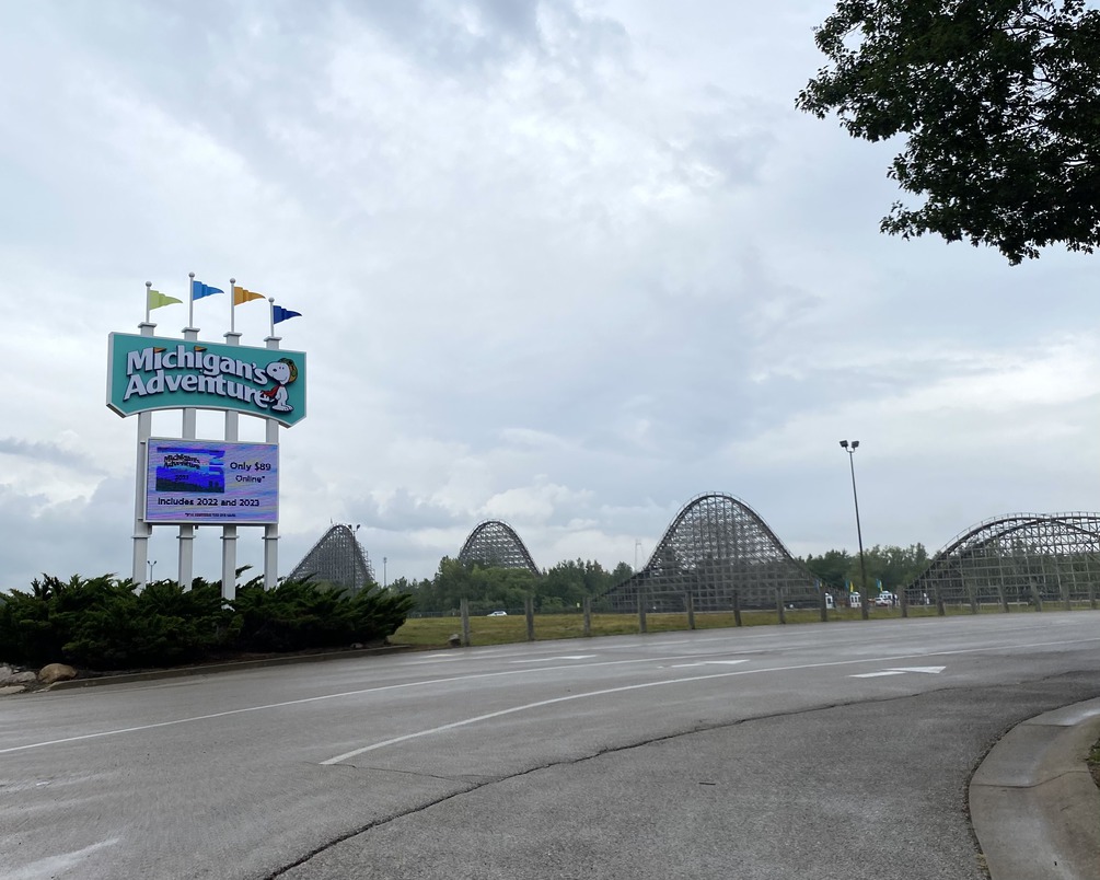 The entryway to
      the parking plaza at Mich Adventure August 2022.