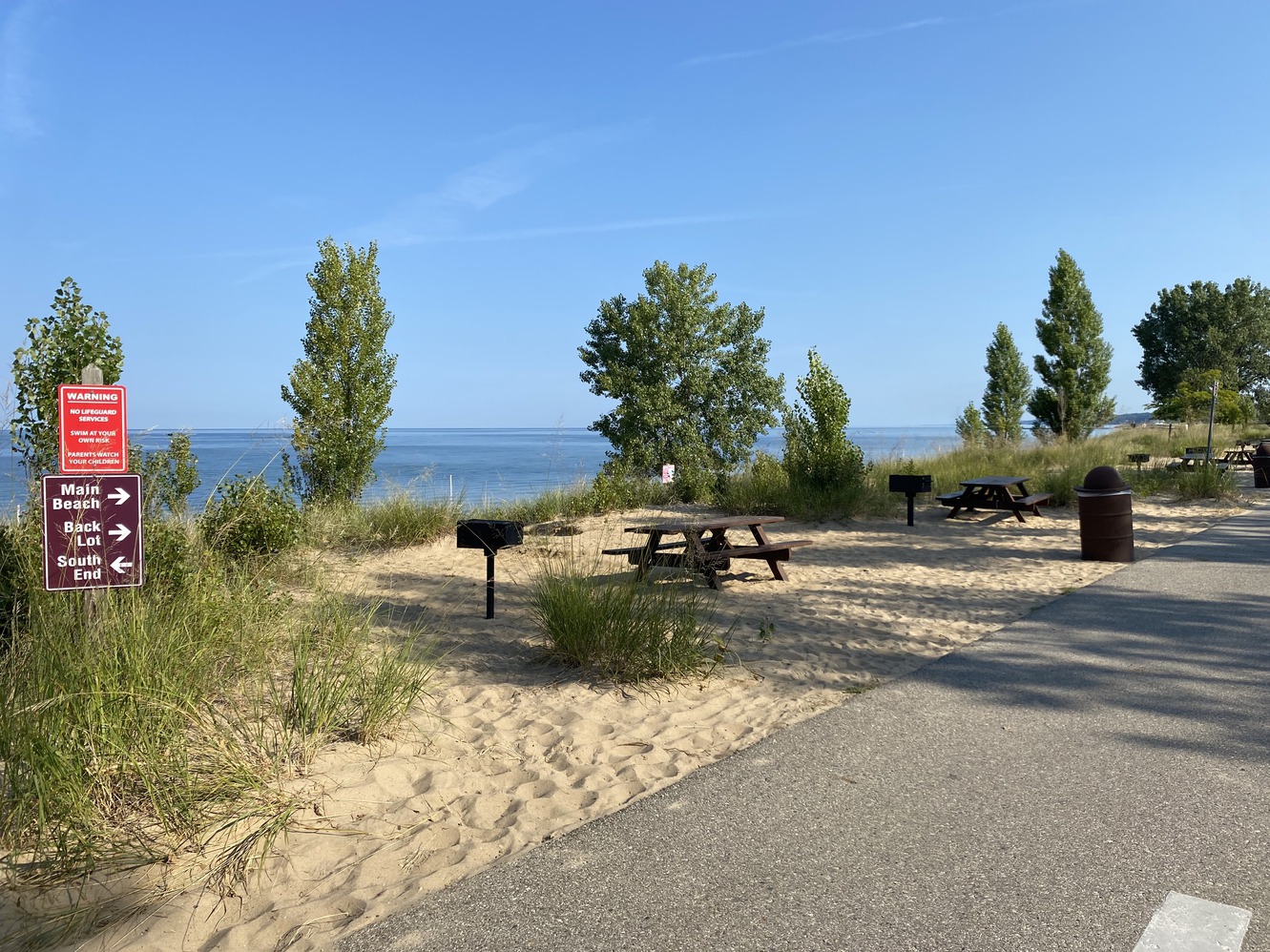 The entry way to Oval Beach and the north-south lots