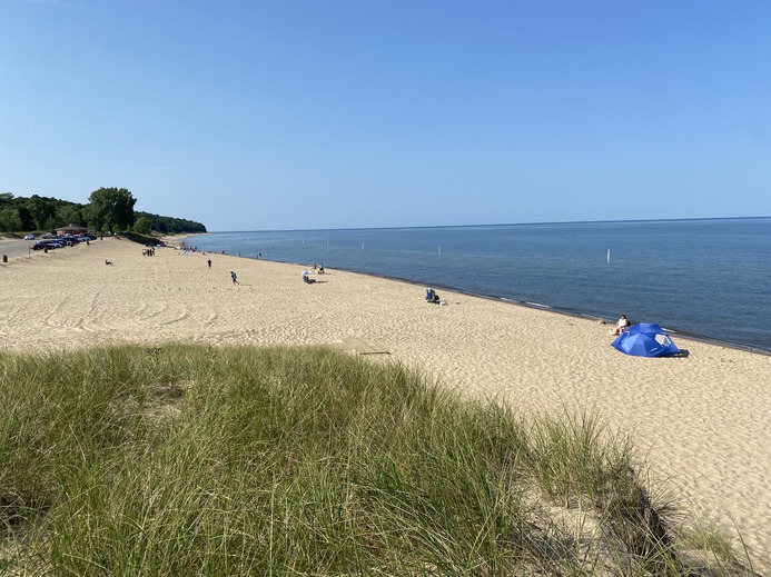 What a view of the shoreline at mid-morning.